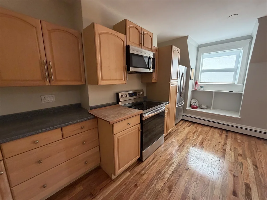 3 bed, 2 bath apartment for rent at 318 Tappan St Unit 3, Brookline Hills — photo 4 of 17