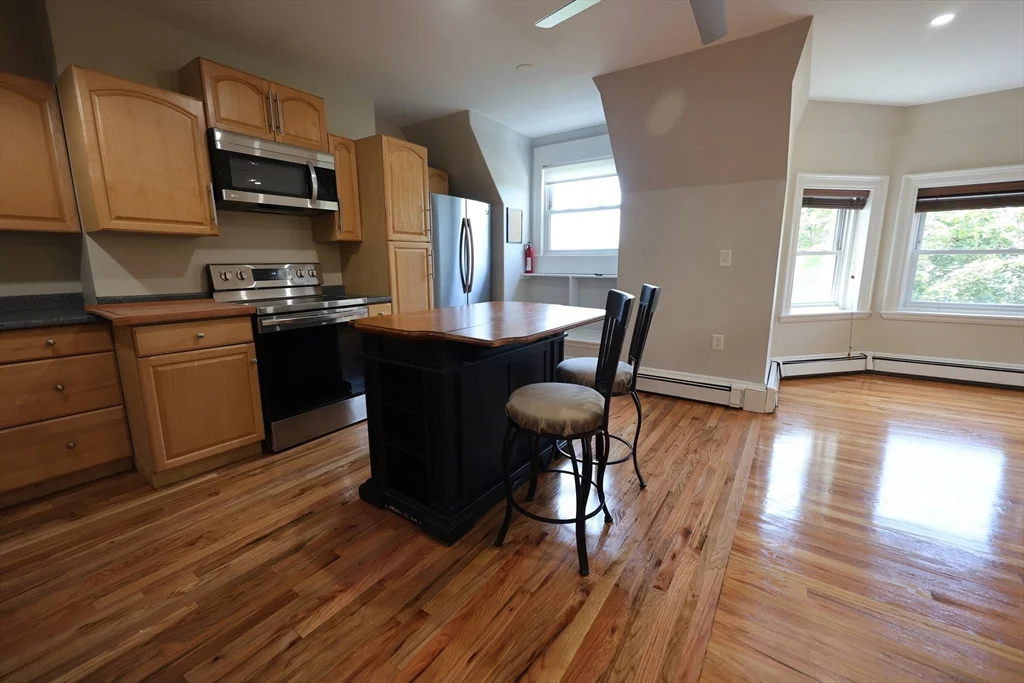 3 bed, 2 bath apartment for rent at 318 Tappan St Unit 3, Brookline Hills — photo 6 of 17