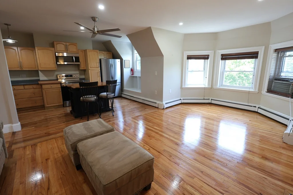3 bed, 2 bath apartment for rent at 318 Tappan St Unit 3, Brookline Hills — photo 4 of 17