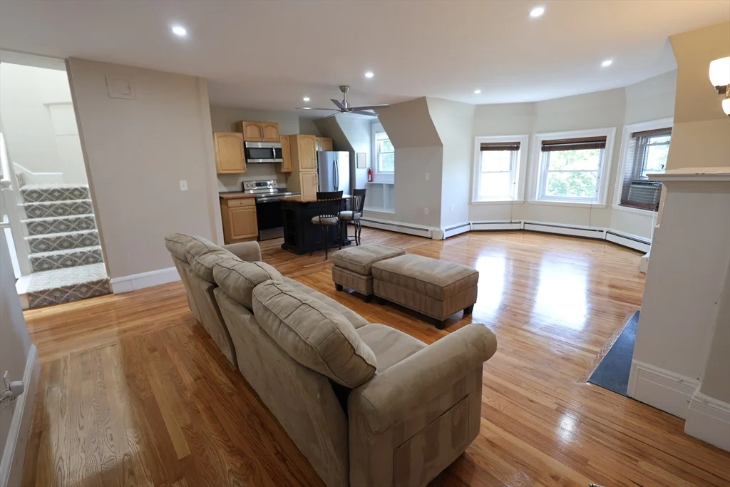 3 bed, 2 bath apartment for rent at 318 Tappan St Unit 3, Brookline Hills — photo 2 of 17