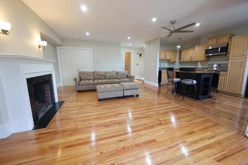 3 bed, 2 bath apartment for rent at 318 Tappan St Unit 3, Brookline Hills — photo 5 of 17