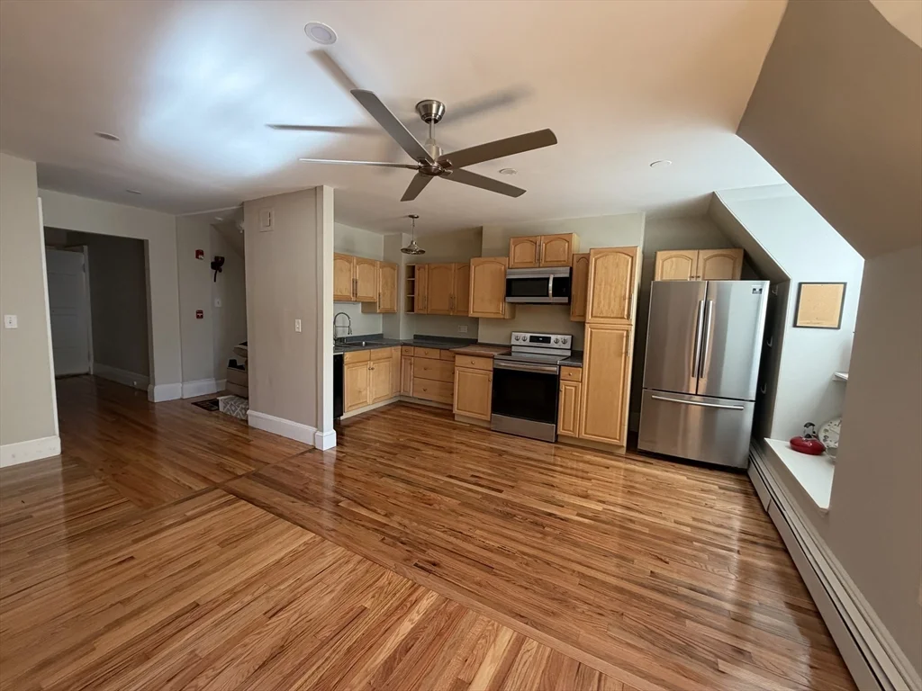 3 bed, 2 bath apartment for rent at 318 Tappan St Unit 3, Brookline Hills — photo 3 of 17