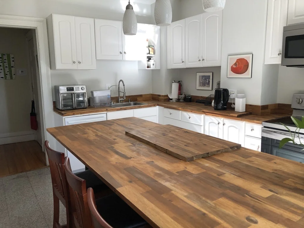 2 bed, 1 bath apartment for rent at 318 Tappan Unit 2, Brookline Hills — photo 6 of 12