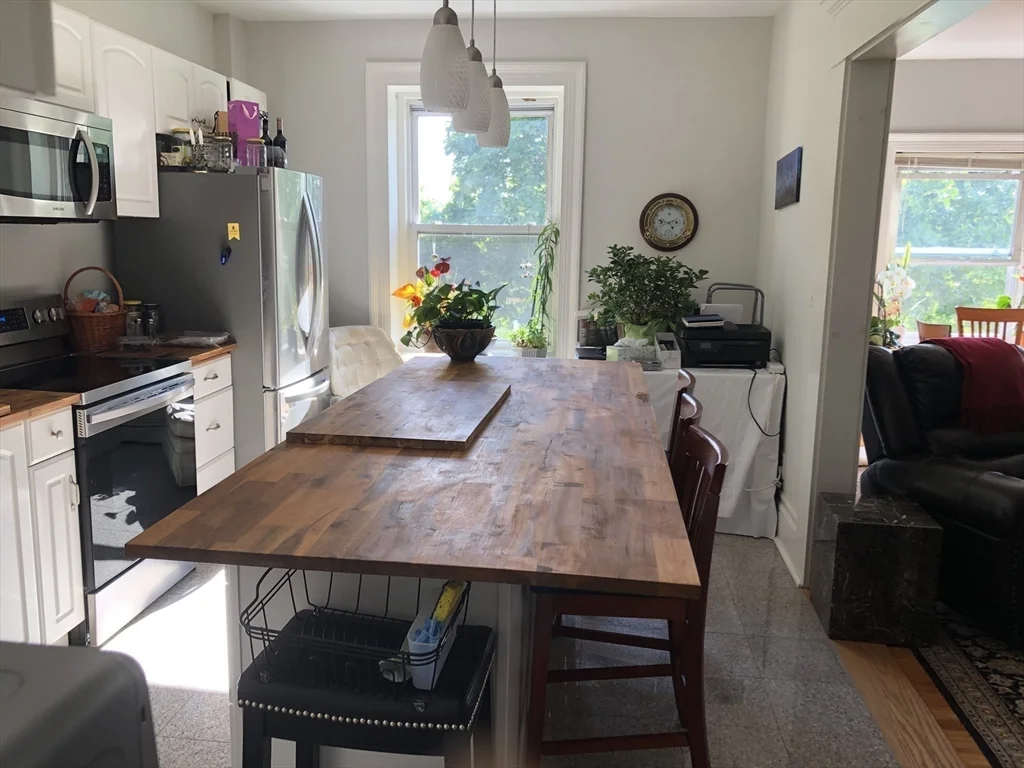 2 bed, 1 bath apartment for rent at 318 Tappan Unit 2, Brookline Hills — photo 5 of 12