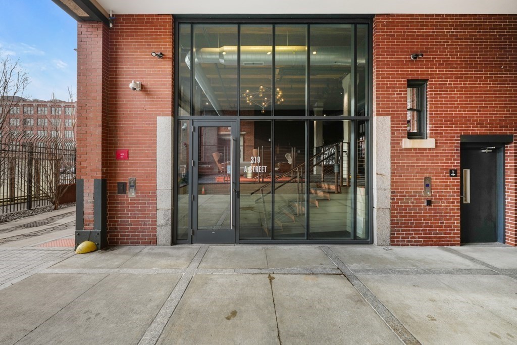 Studio bed, 1 bath apartment for rent at 319 A St Unit 501, Seaport District — photo 4 of 17