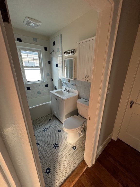4 bed, 3 bath apartment for rent at 319 Alewife Brook Pkwa Unit 2, Teele Square — photo 9 of 29
