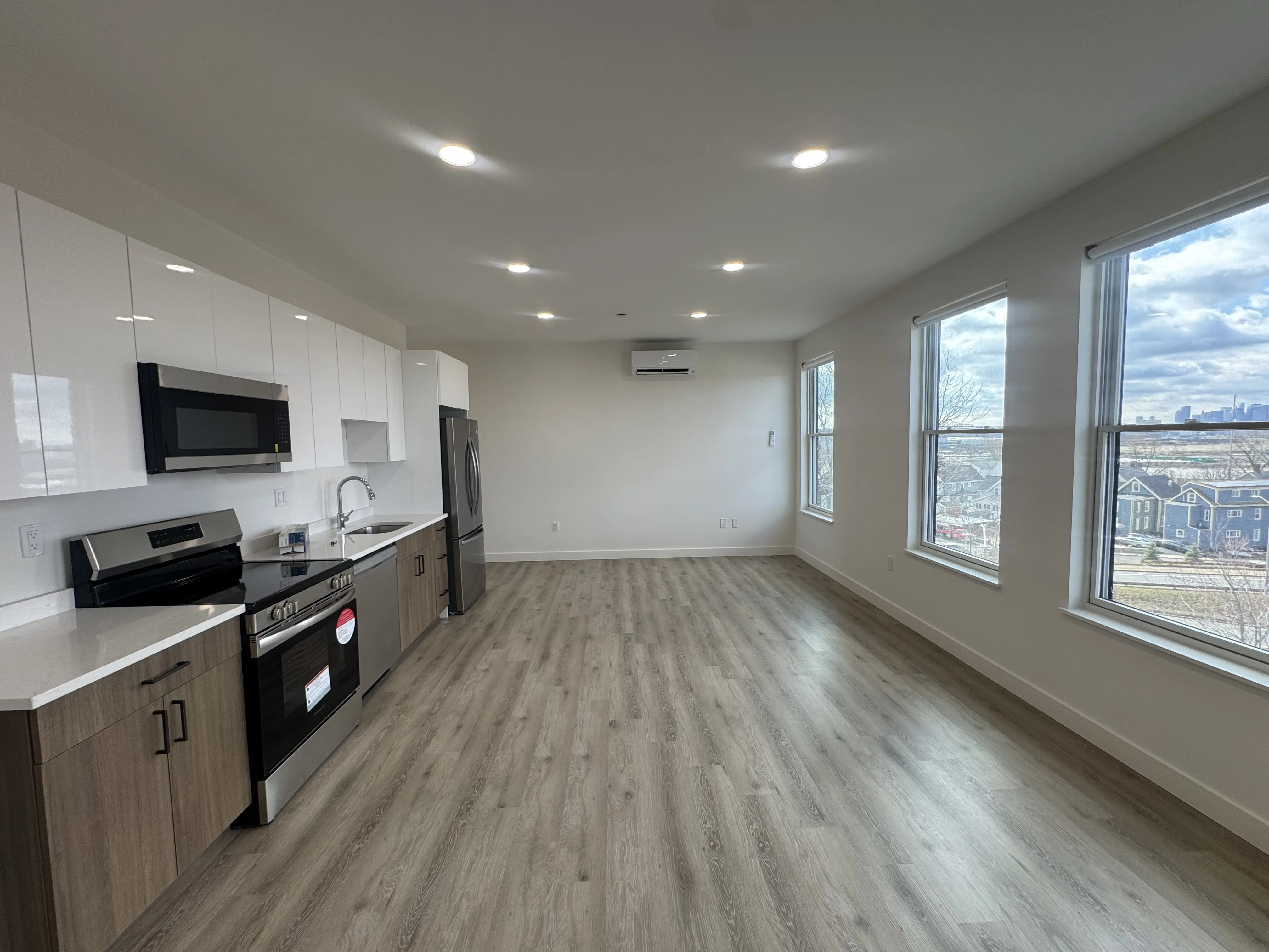 1 bed, 1 bath apartment for rent at 319 Broadway Unit 303, Everett — photo 3 of 3