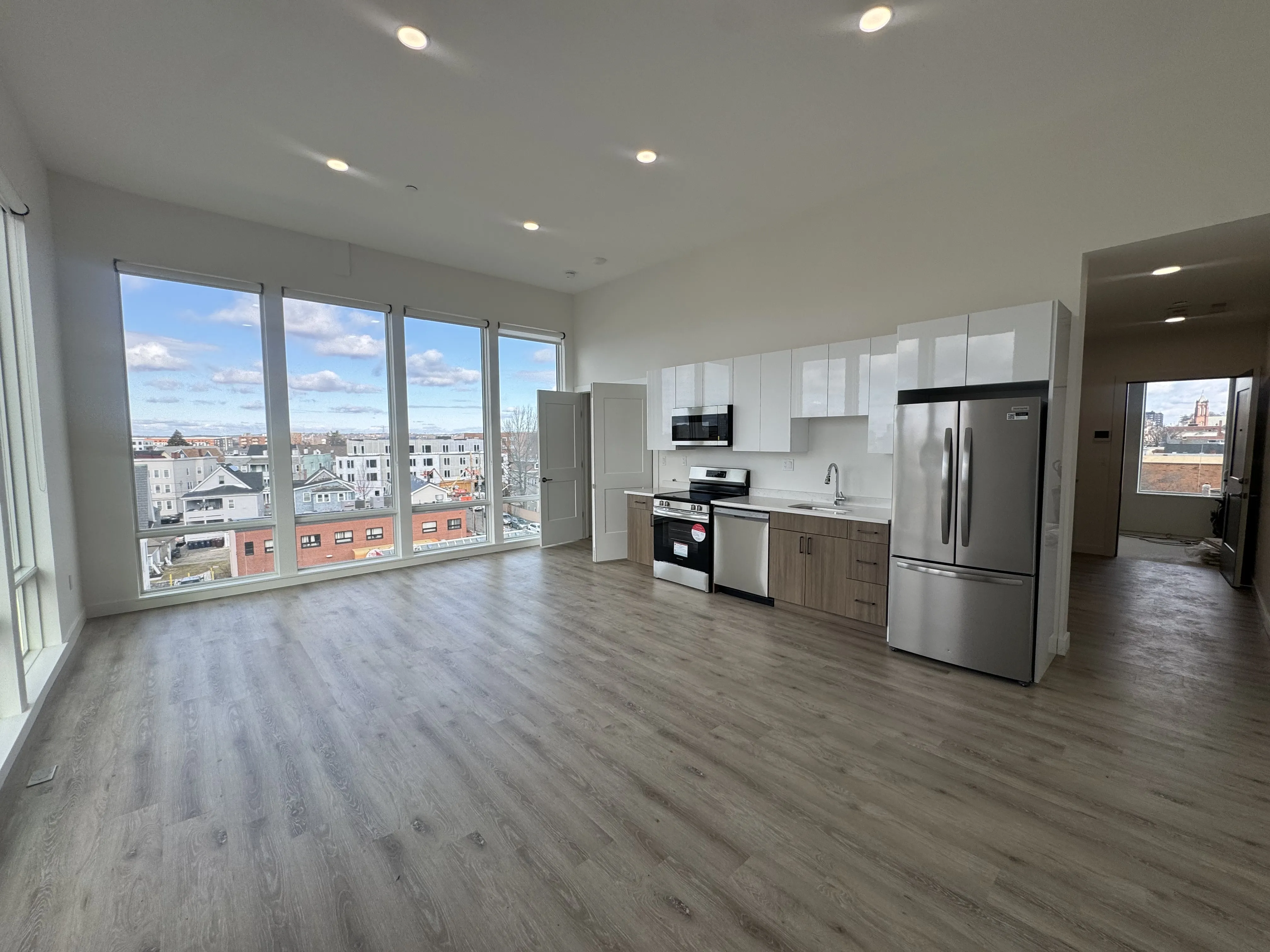 1 bed, 1 bath apartment for rent at 319 Broadway Unit 501, Everett — photo 2 of 7