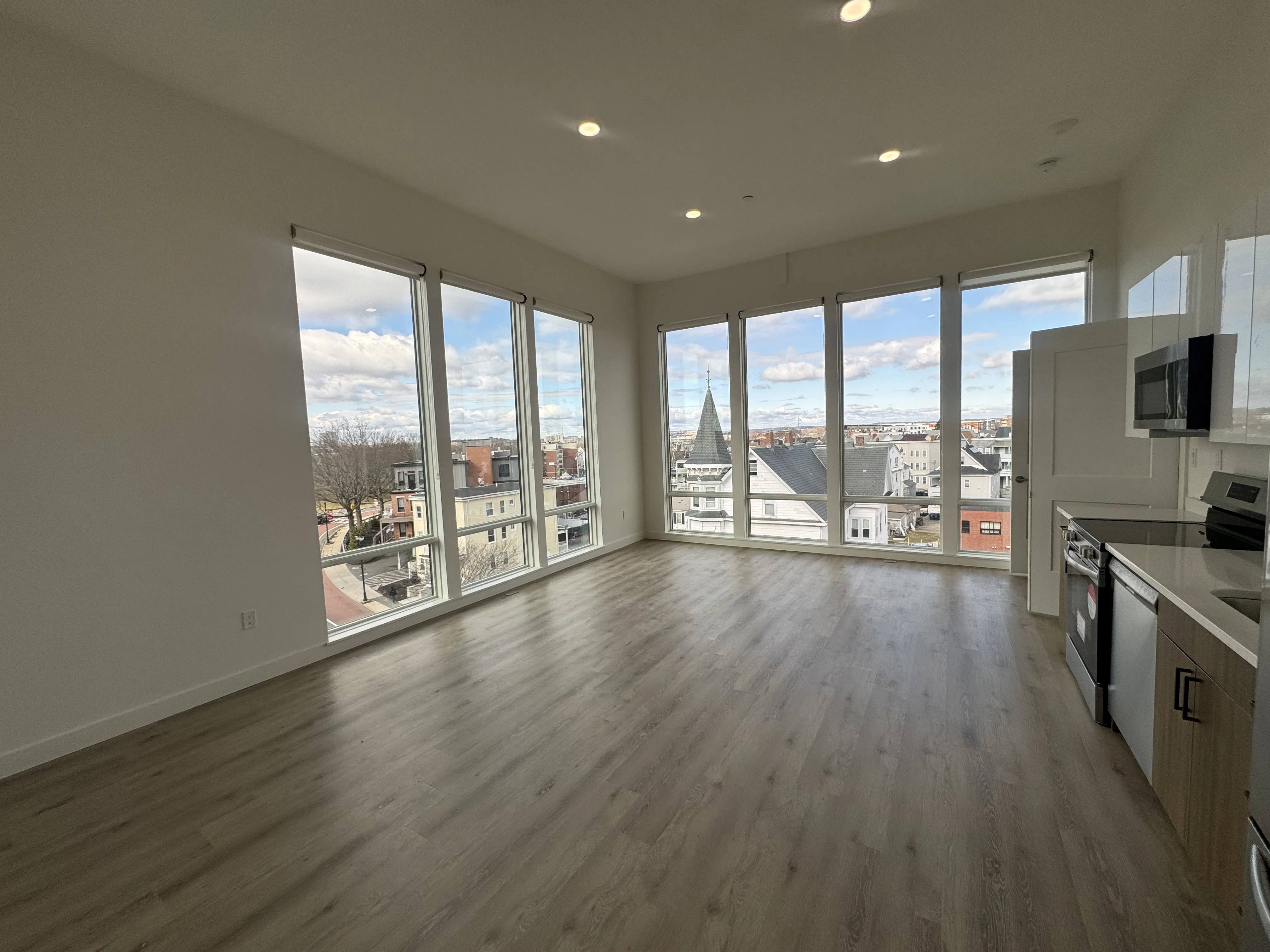 1 bed, 1 bath apartment for rent at 319 Broadway Unit 501, Everett — photo 3 of 7