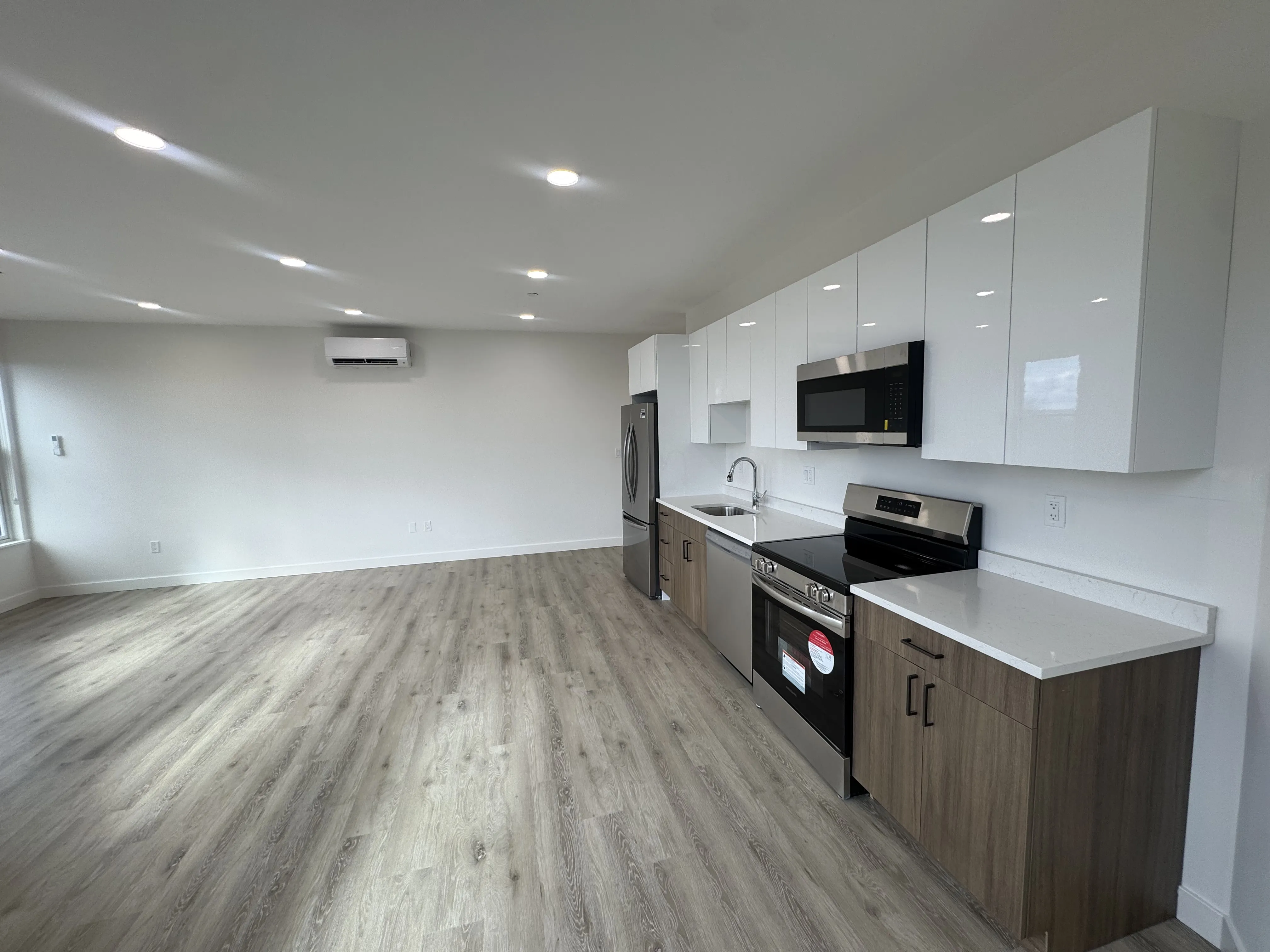 1 bed, 1 bath apartment for rent at 319 Broadway Unit 505, Everett — photo 2 of 11
