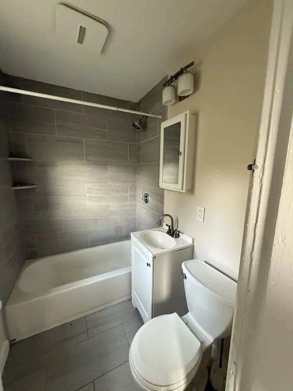 3 bed, 1 bath apartment for rent at 319 Canton Sr Unit 2, Fitchburg — photo 5 of 11