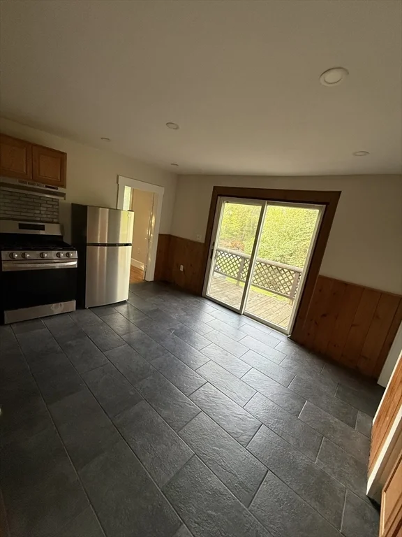 3 bed, 1 bath apartment for rent at 319 Canton Sr Unit 2, Fitchburg — photo 3 of 11