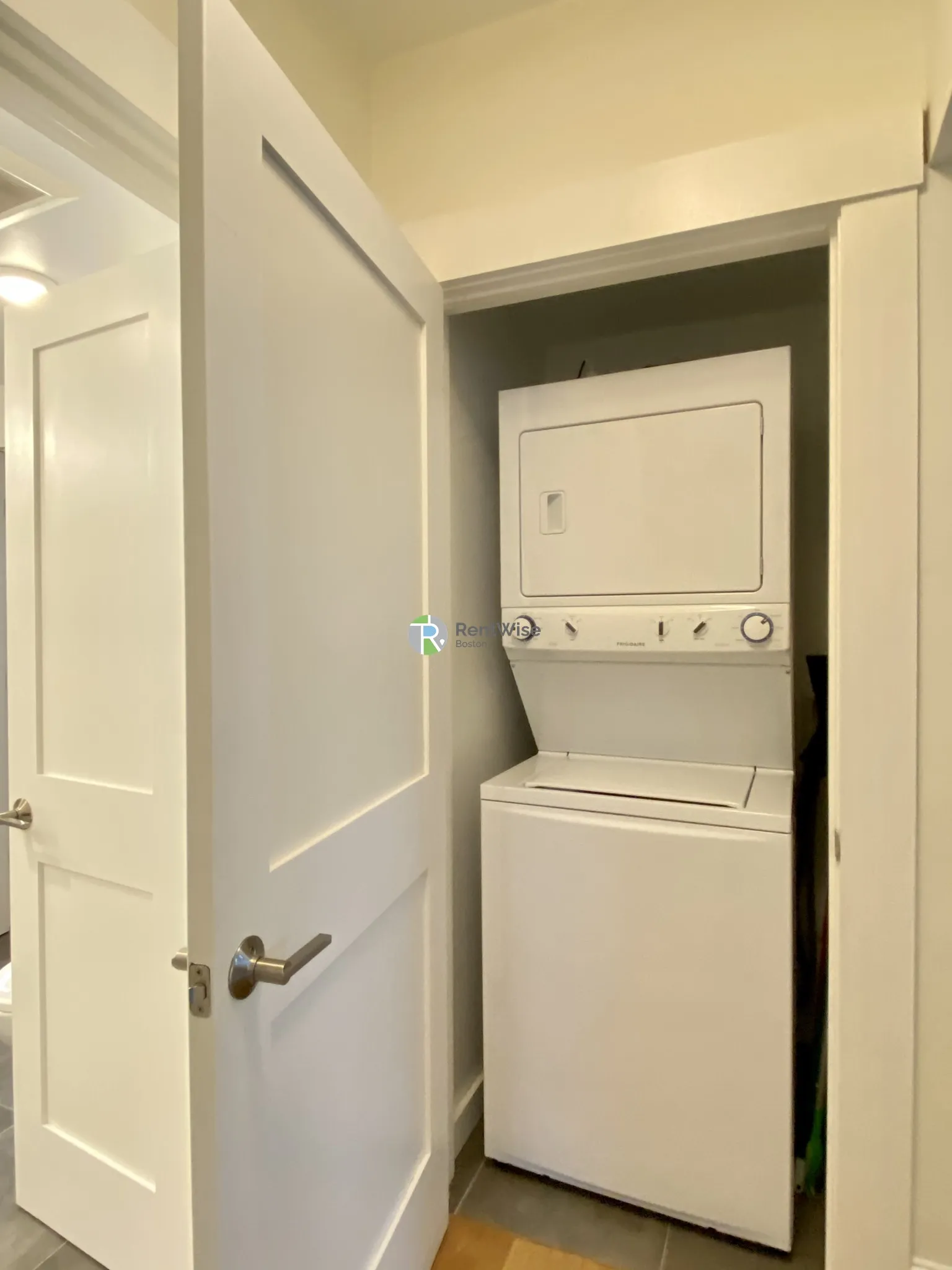 3 bed, 2 bath apartment for rent at 319 Columbia St Unit 1, Wellington-Harrington — photo 16 of 38