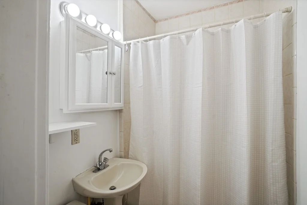 1 bed, 1 bath apartment for rent at 319 Commonwealth Ave Unit 21, Back Bay — photo 9 of 12