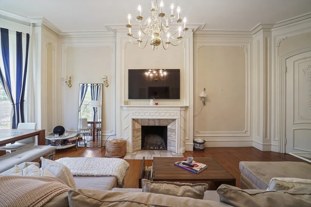1 bed, 1 bath apartment for rent at 319 Commonwealth Ave Unit 21, Back Bay