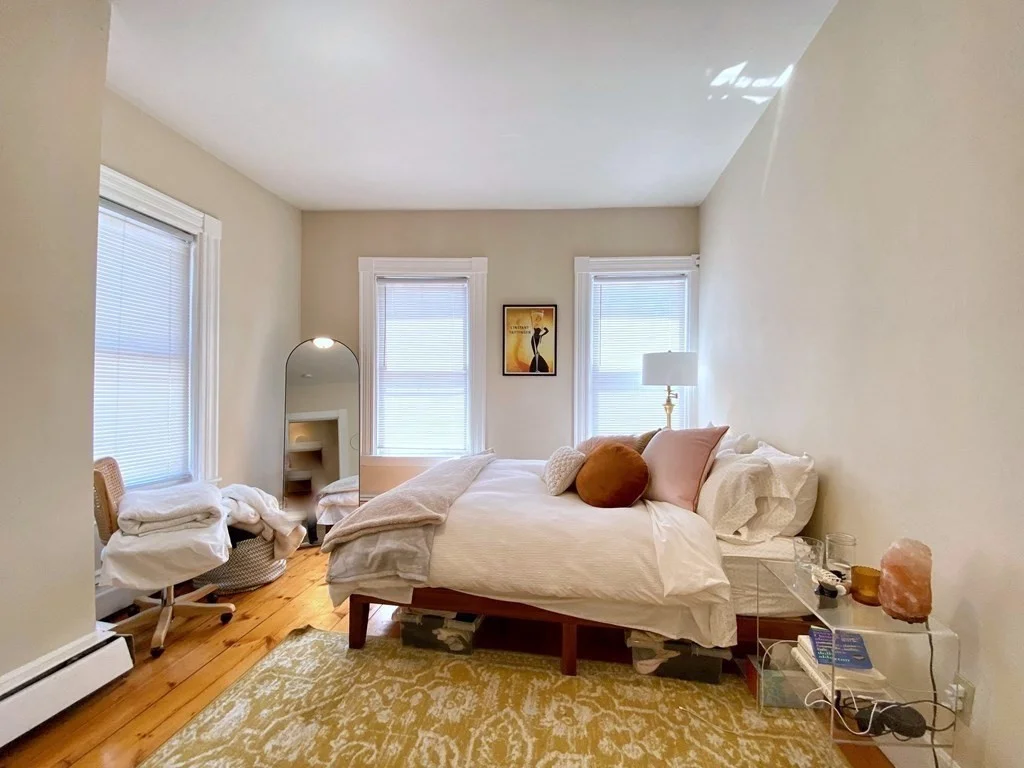 3 split bed, 1.5 bath apartment for rent at 319 Dorchester St Unit 2, South Boston — photo 6 of 13