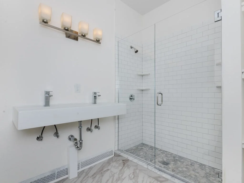 3 split bed, 1.5 bath apartment for rent at 319 Dorchester St Unit 2, South Boston — photo 8 of 13