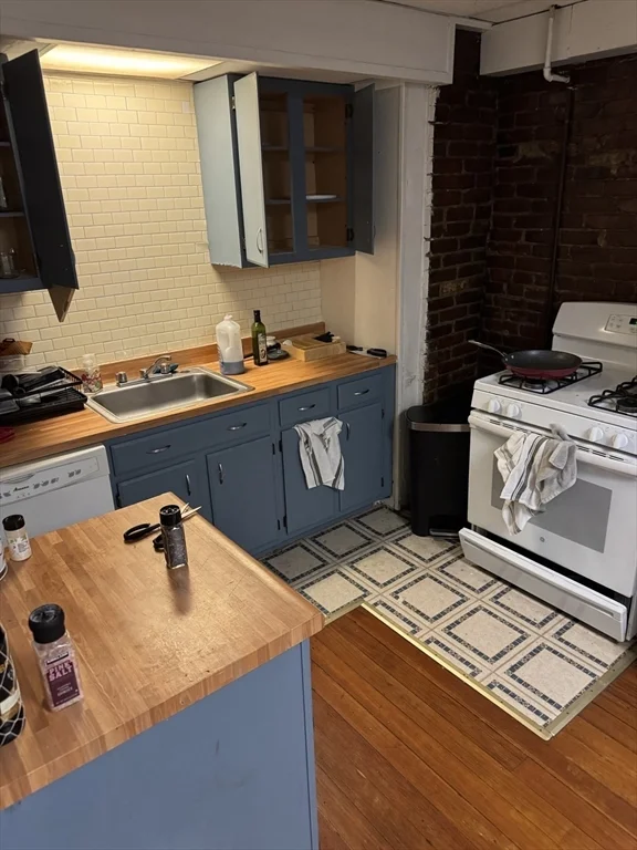 2 bed, 1 bath apartment for rent at 319 E St Unit 3, South Boston — photo 2 of 8
