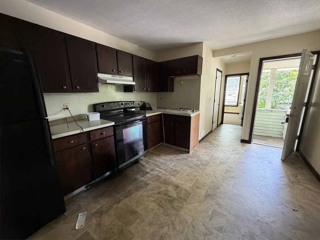 3 bed, 1 bath apartment for rent at 319 Main St Unit 2, Springfield — photo 10 of 10