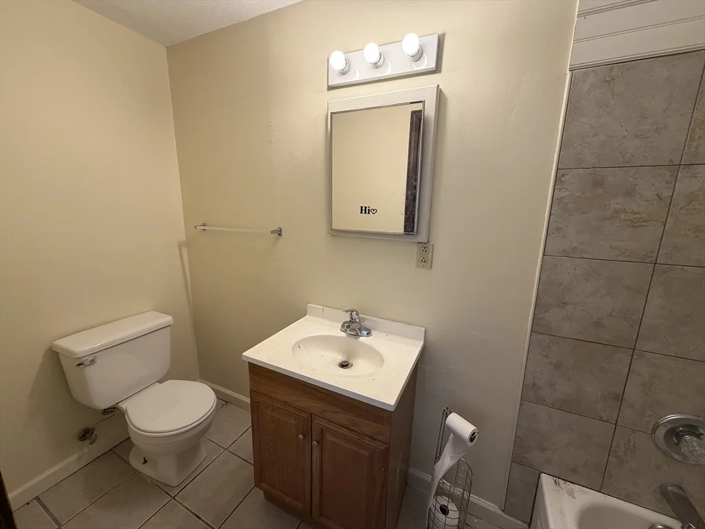 3 bed, 1 bath apartment for rent at 319 Main St Unit 2, Springfield — photo 8 of 8