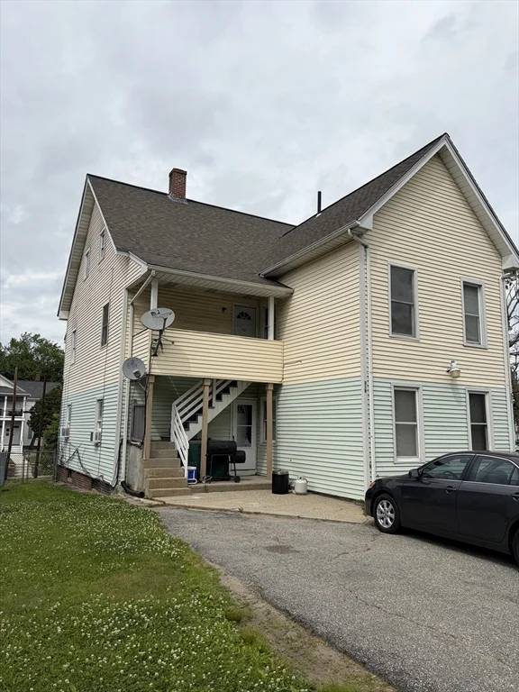 3 bed, 1 bath apartment for rent at 319 Main St Unit 2, Springfield