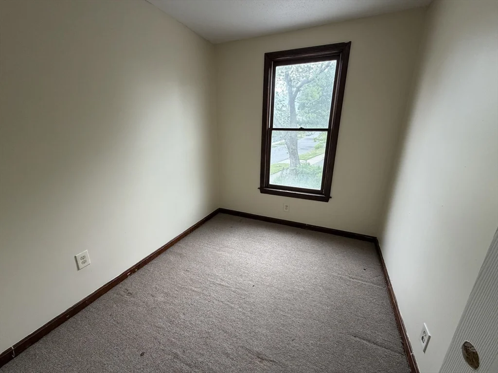 3 bed, 1 bath apartment for rent at 319 Main St Unit 2, Springfield — photo 7 of 8