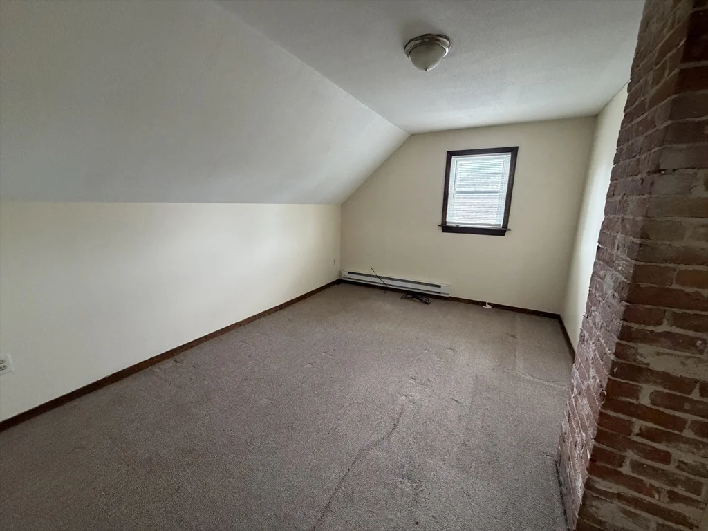 3 bed, 1 bath apartment for rent at 319 Main St Unit 2, Springfield — photo 5 of 8