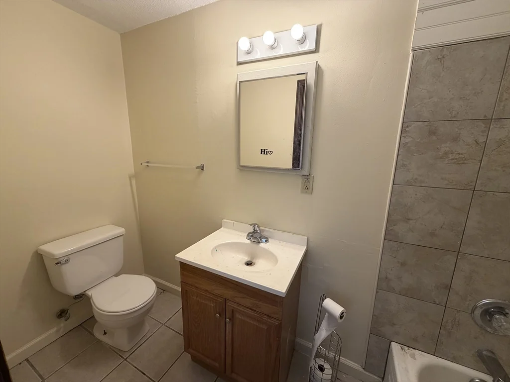 3 bed, 1 bath apartment for rent at 319 Main St Unit 2, Springfield — photo 5 of 10