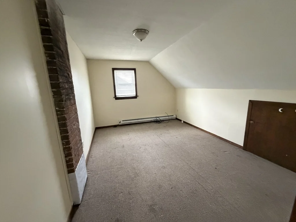 3 bed, 1 bath apartment for rent at 319 Main St Unit 2, Springfield — photo 3 of 10
