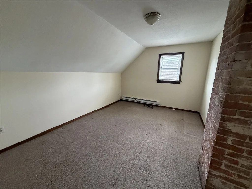 3 bed, 1 bath apartment for rent at 319 Main St Unit 2, Springfield — photo 2 of 10