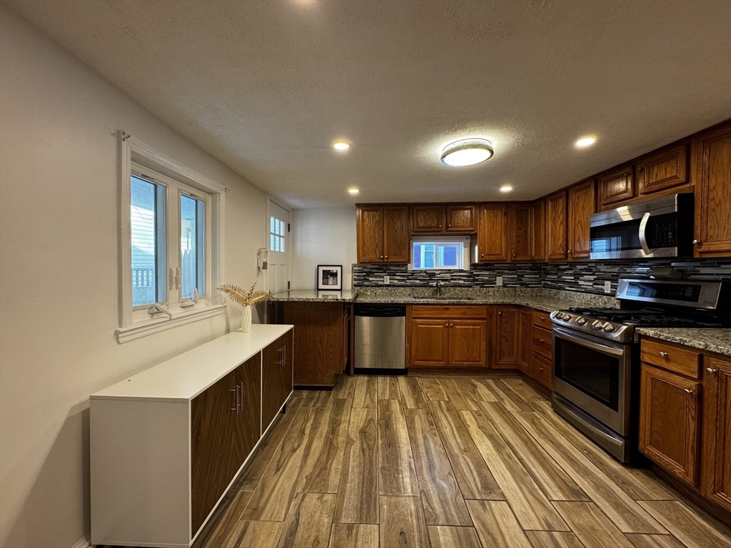 4 bed, 2 bath apartment for rent at 319 Washington St, Cambridge — photo 2 of 19