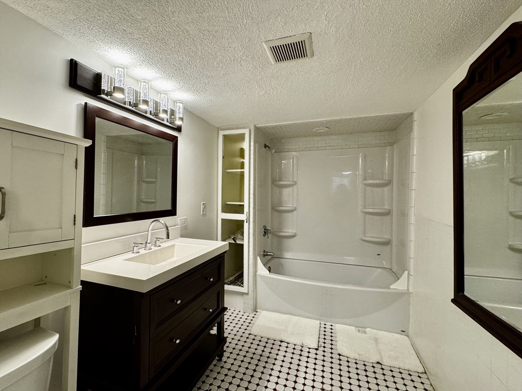 4 bed, 2 bath apartment for rent at 319 Washington St, Cambridge — photo 8 of 19