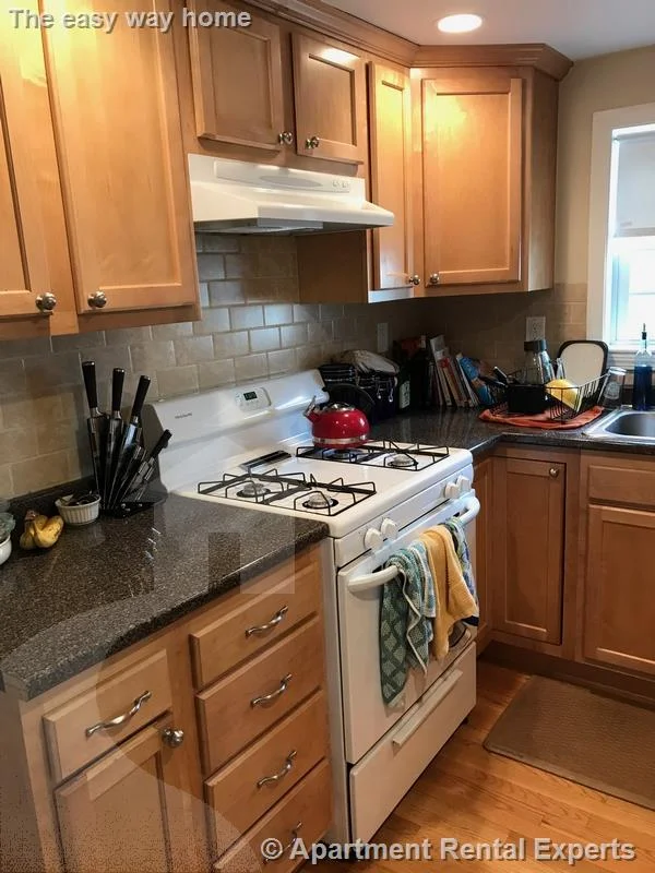 2 bed, 1 bath apartment for rent at 32.5 Linden Ave Unit 1, Porter Square — photo 1 of 8
