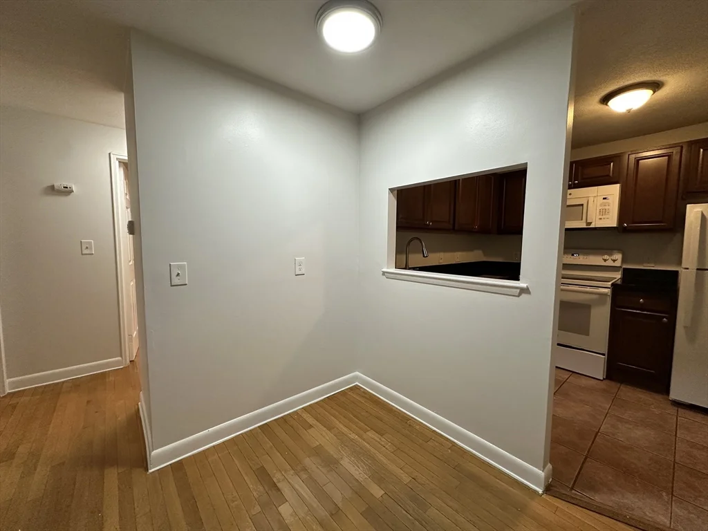 2 bed, 2 bath apartment for rent at 32 Annese Rd Unit 7, Chelsea — photo 4 of 14