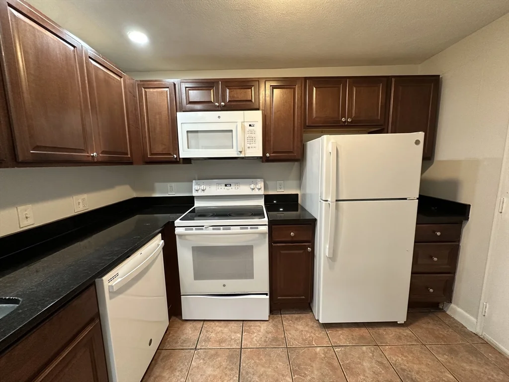 2 bed, 2 bath apartment for rent at 32 Annese Rd Unit 7, Chelsea — photo 6 of 14