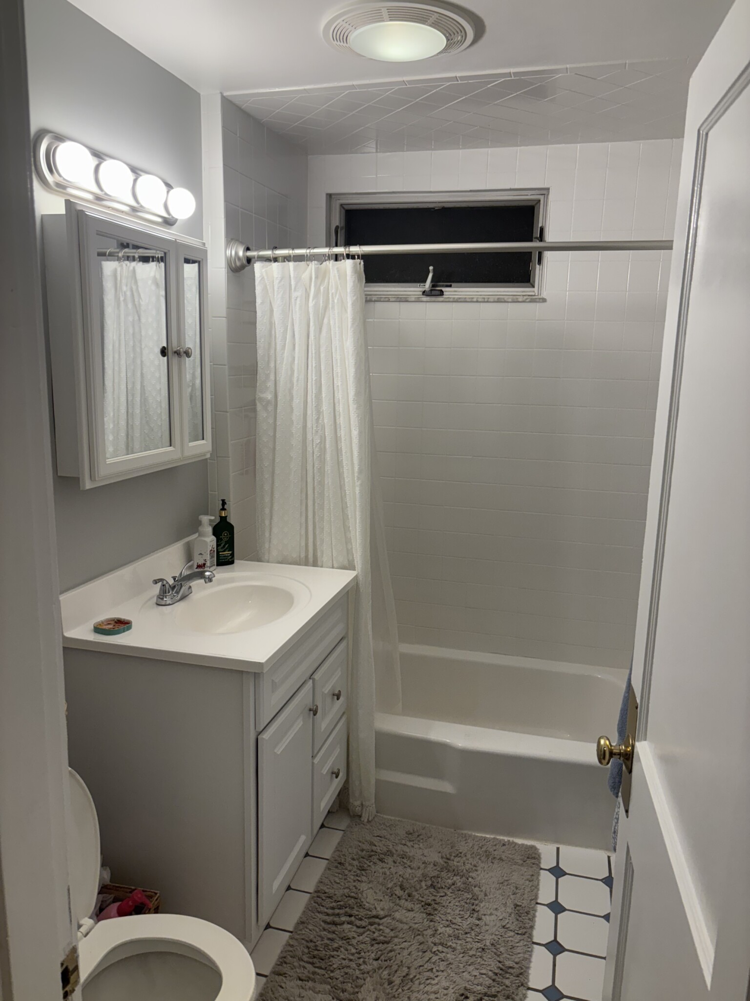 3 bed, 1 bath apartment for rent at 32 Atkins St Unit 2, Brighton — photo 6 of 10