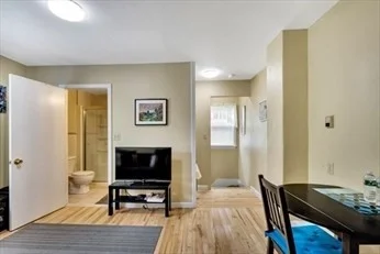 2 bed, 2 bath apartment for rent at 32 Bay St Unit 32, Riverside — photo 9 of 14