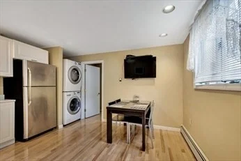 2 bed, 2 bath apartment for rent at 32 Bay St Unit 32, Riverside — photo 3 of 14