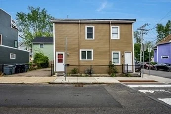 2 bed, 2 bath apartment for rent at 32 Bay St Unit 32, Riverside — photo 2 of 14