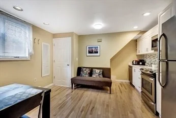 2 bed, 2 bath apartment for rent at 32 Bay St Unit 32, Riverside — photo 5 of 14