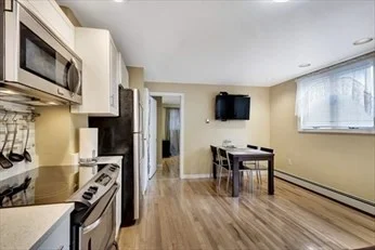 2 bed, 2 bath apartment for rent at 32 Bay St Unit 32, Riverside — photo 4 of 14