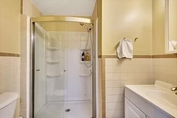 2 bed, 2 bath apartment for rent at 32 Bay St Unit 32, Riverside — photo 14 of 14