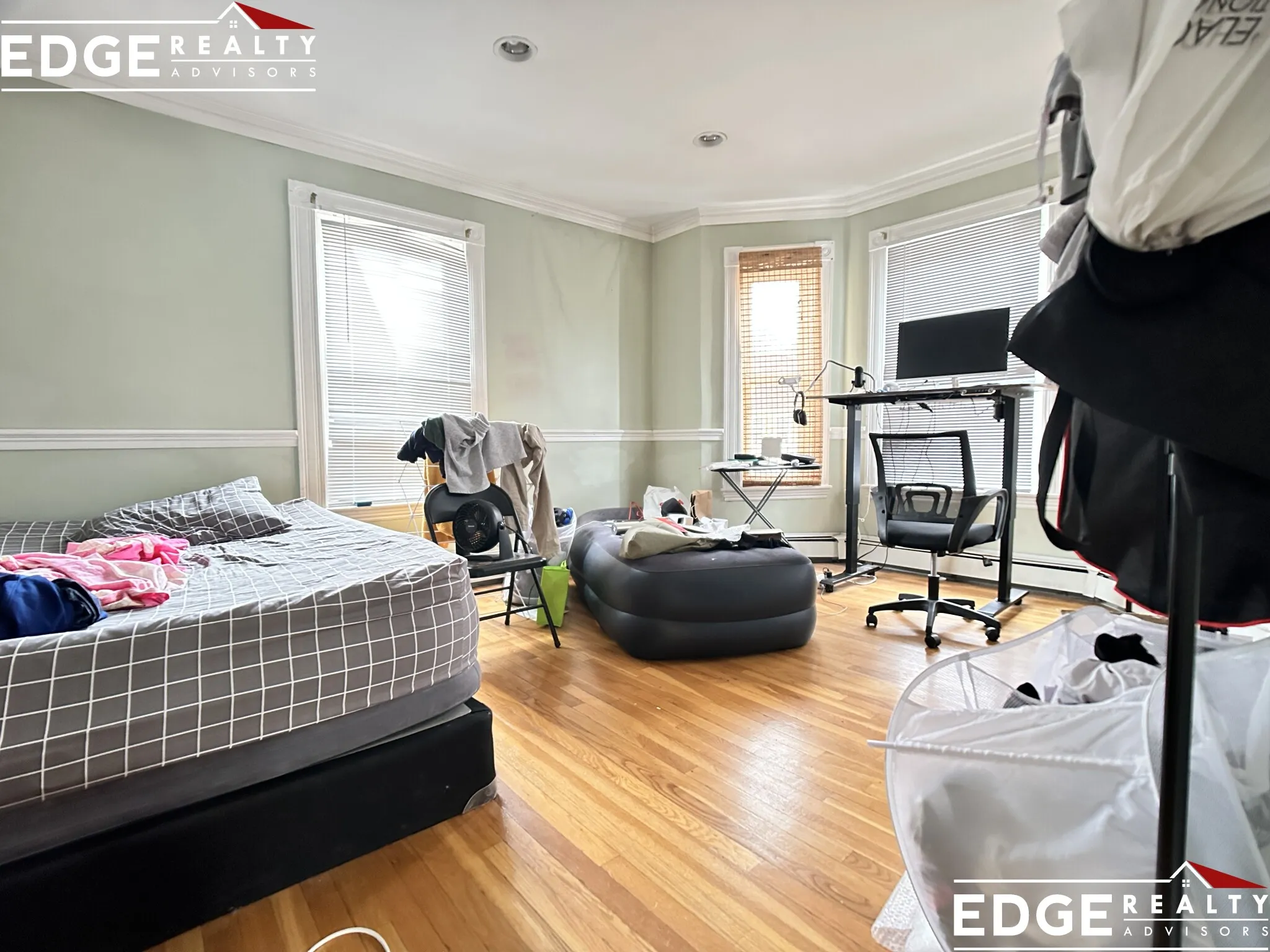 5 bed, 2 bath apartment for rent at 32 Bayard St Unit 1, Allston — photo 4 of 11