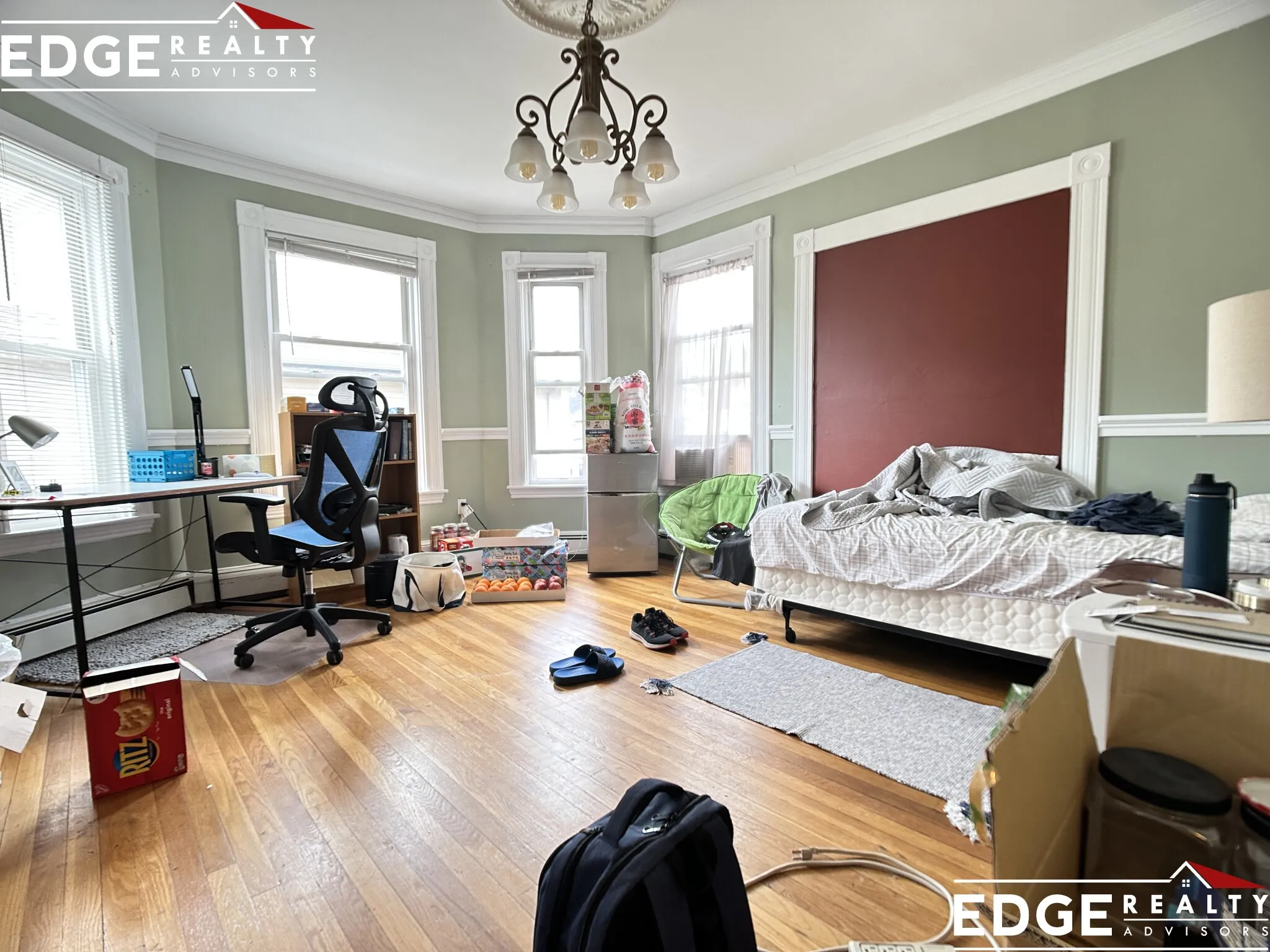 5 bed, 2 bath apartment for rent at 32 Bayard St Unit 1, Allston — photo 3 of 11