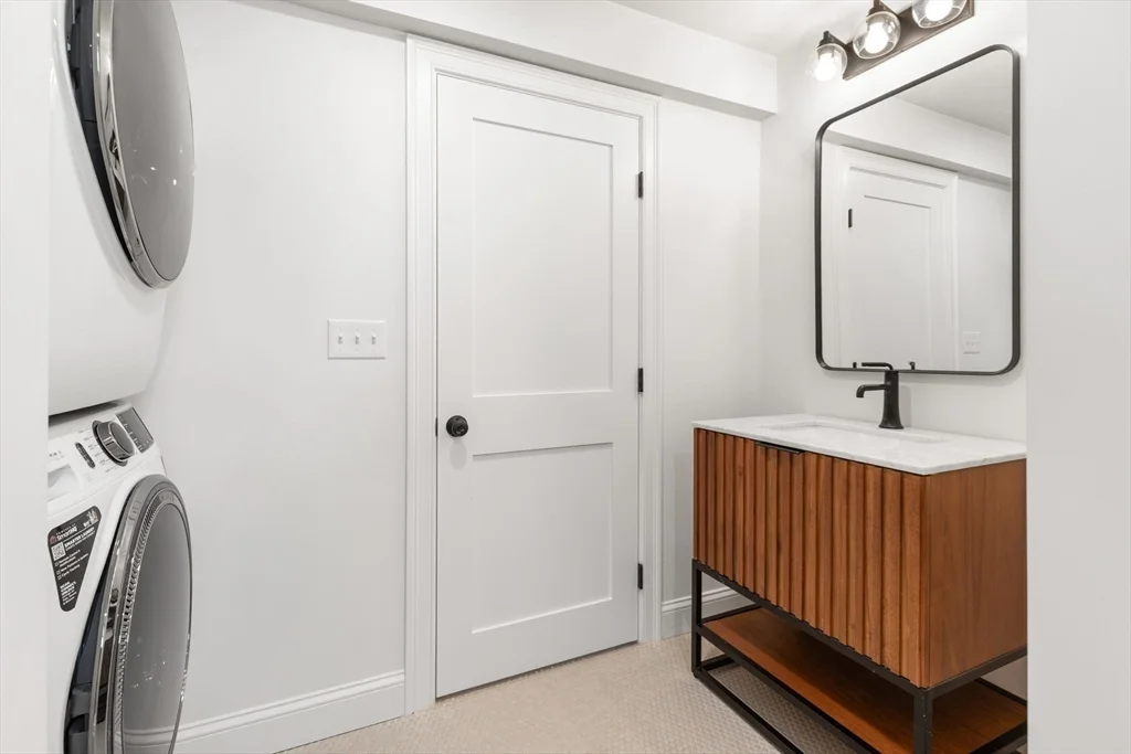 2 bed, 1 bath apartment for rent at 32 Beacon St Unit 4, Gloucester — photo 23 of 30