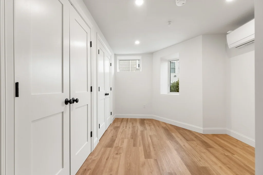 2 bed, 1 bath apartment for rent at 32 Beacon St Unit 4, Gloucester — photo 24 of 30