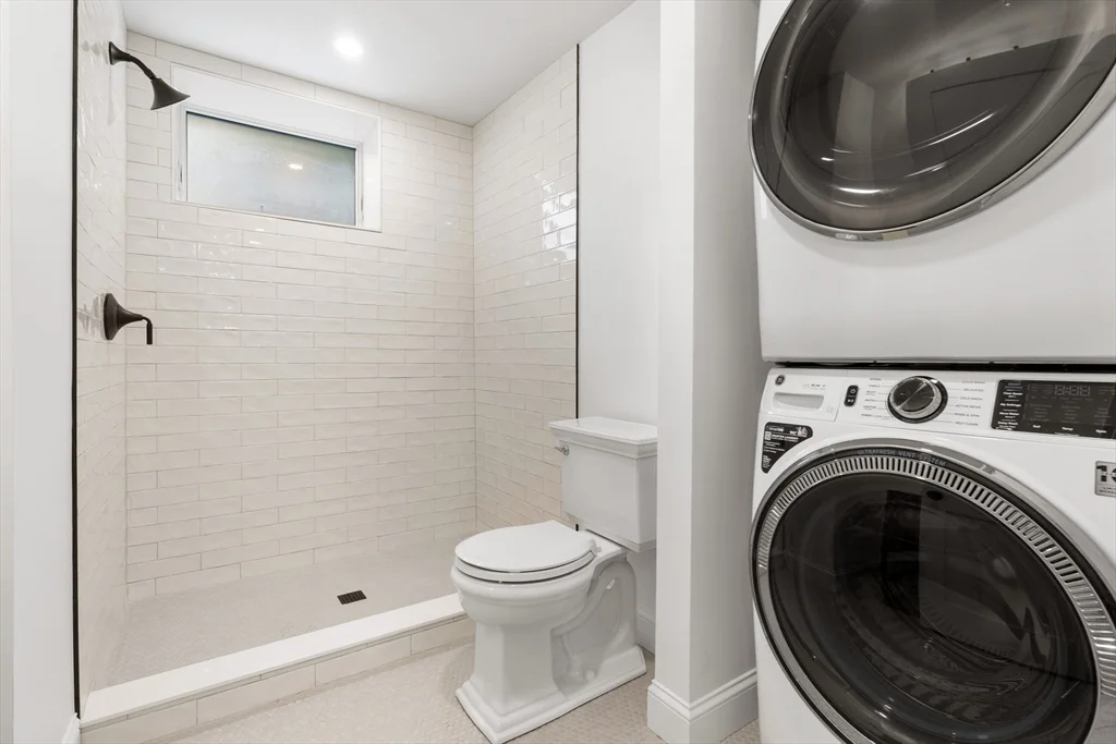 2 bed, 1 bath apartment for rent at 32 Beacon St Unit 4, Gloucester — photo 22 of 30