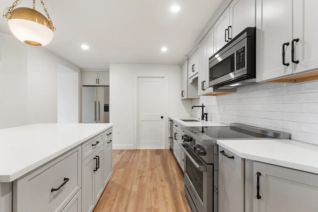 2 bed, 1 bath apartment for rent at 32 Beacon St Unit 4, Gloucester — photo 10 of 30