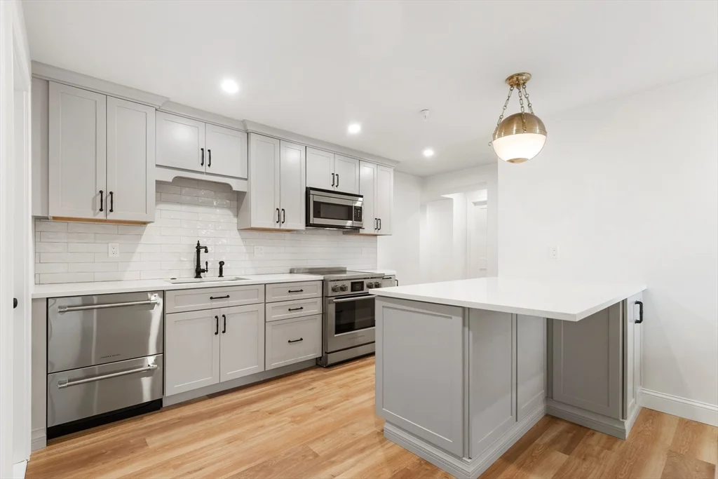 2 bed, 1 bath apartment for rent at 32 Beacon St Unit 4, Gloucester — photo 12 of 30