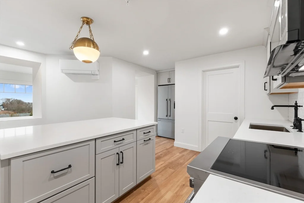 2 bed, 1 bath apartment for rent at 32 Beacon St Unit 4, Gloucester — photo 9 of 30